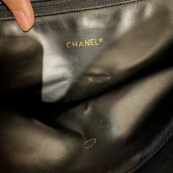 Chanel Black Quilted Leather Shoulder Bag - Picture 12 of 16